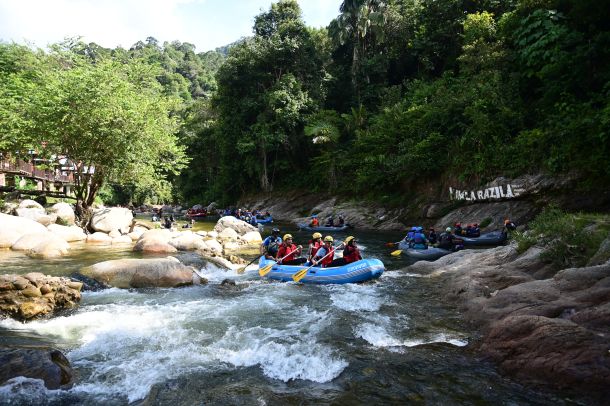 Berakit di Jeram Sungai Kampar